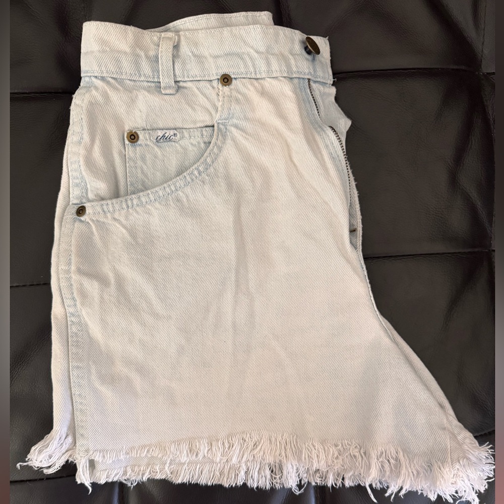 Vintage 80s Chic Women's Frayed Denim Shorts